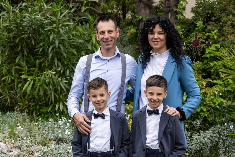 Hotel Winzerhof Außenansicht mit moderner Terrasse und gemütlicher Beleuchtung bei Sonnenuntergang Hotel Winzerhof Außenansicht mit moderner Terrasse und gemütlicher Beleuchtung bei Sonnenuntergang