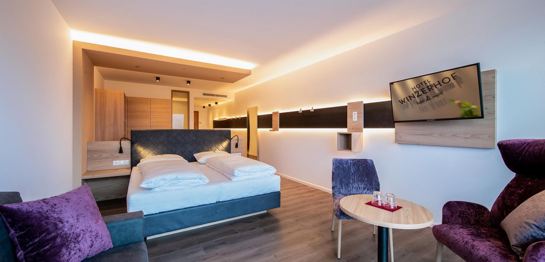 Juniorsuite modern Doppelbett Hotel Weinstraße